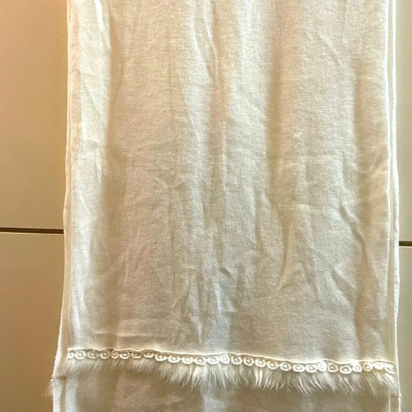 White scarf wrap fur trimmed size 17x76" - Picture 2 of 5